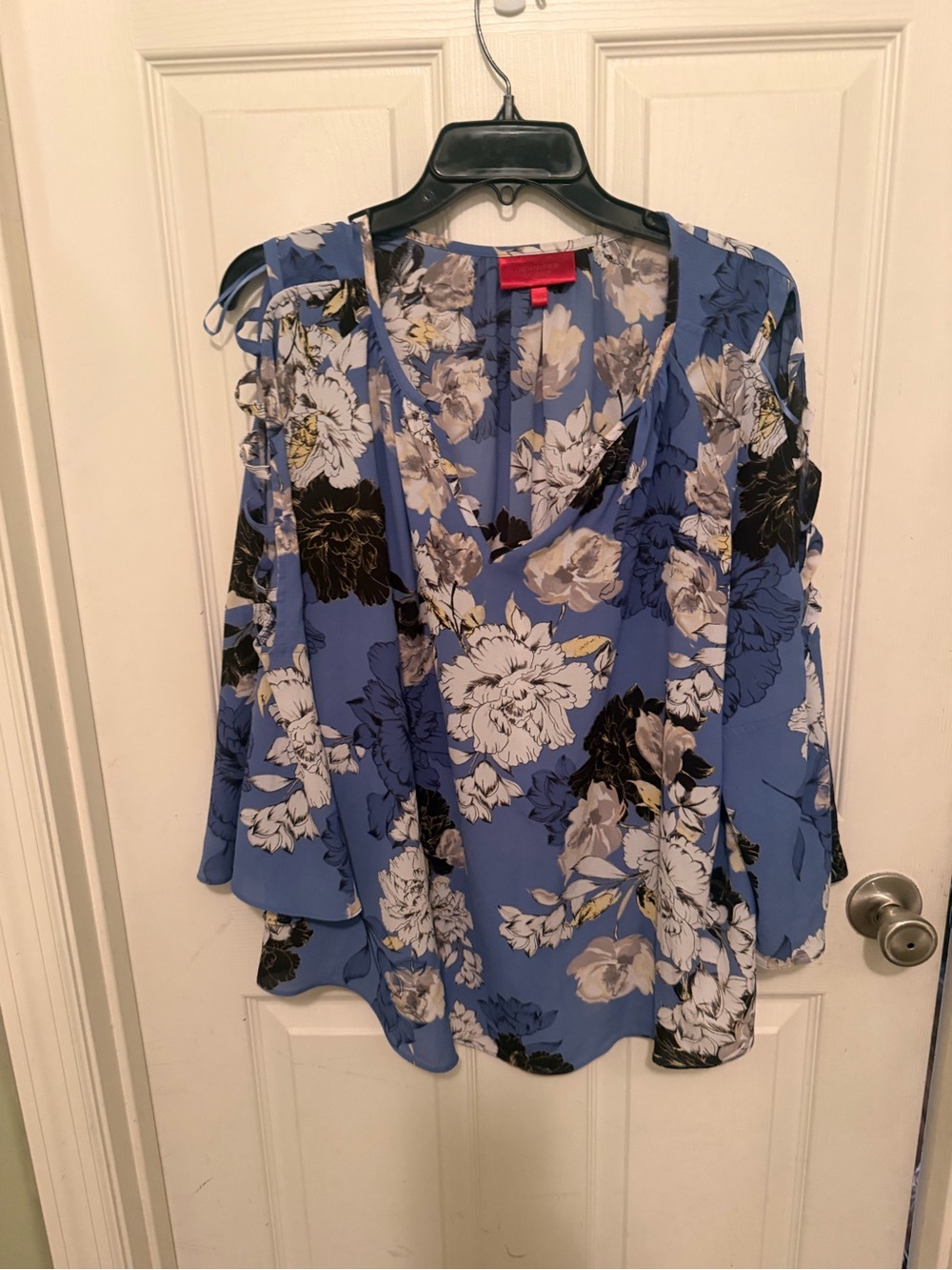 Jennifer Lopez Periwinkle Blue Floral Cold-Shoulder Blouse